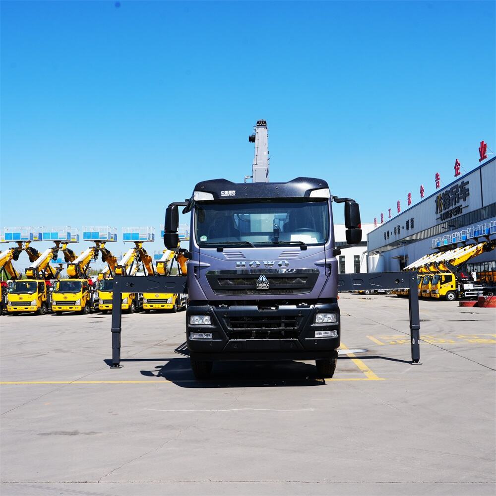 12Ton HOWO 6X4 Truck Mounted Crane with Cargo Box