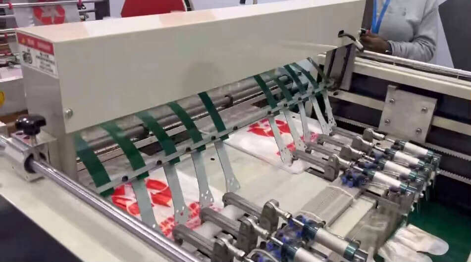 Details of t shirt bag making machine (3).jpg
