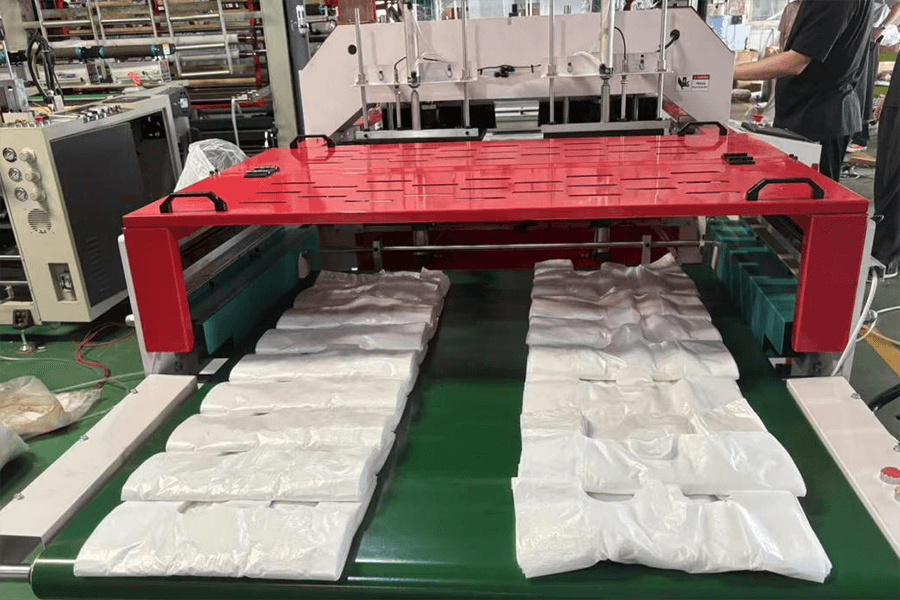 High-Speed Vest Bag Making Machine  (2).png