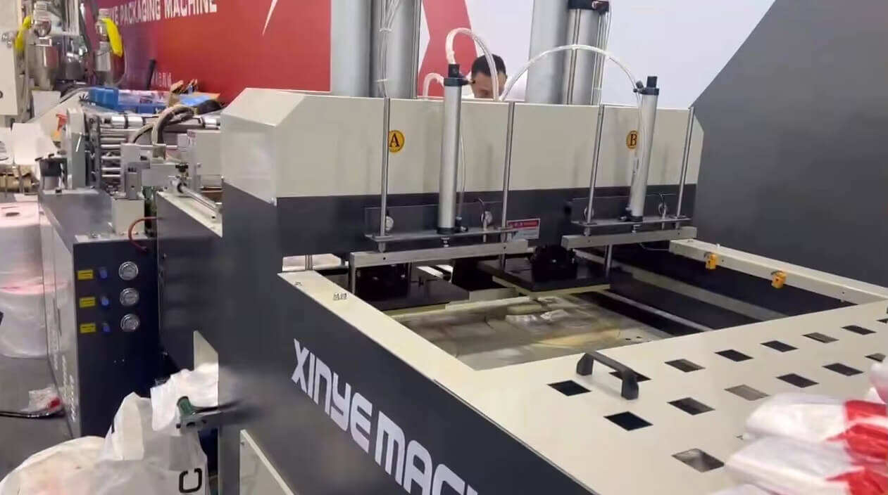 Details of t shirt bag making machine (2).jpg