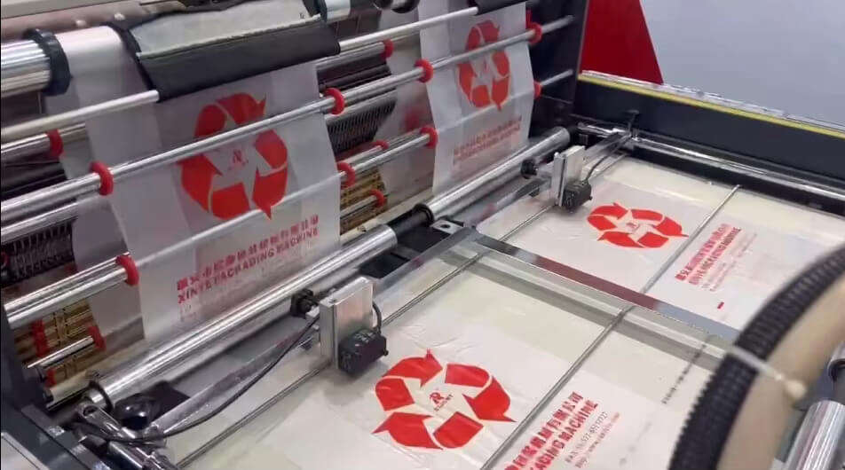 Details of t shirt bag making machine (4).jpg