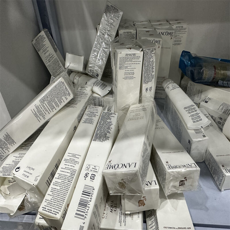 Scadenza Prodotti per la Pelle al Grosso – Marchi Premium a Prezzi Scontati per E-commerce e Rivenditori