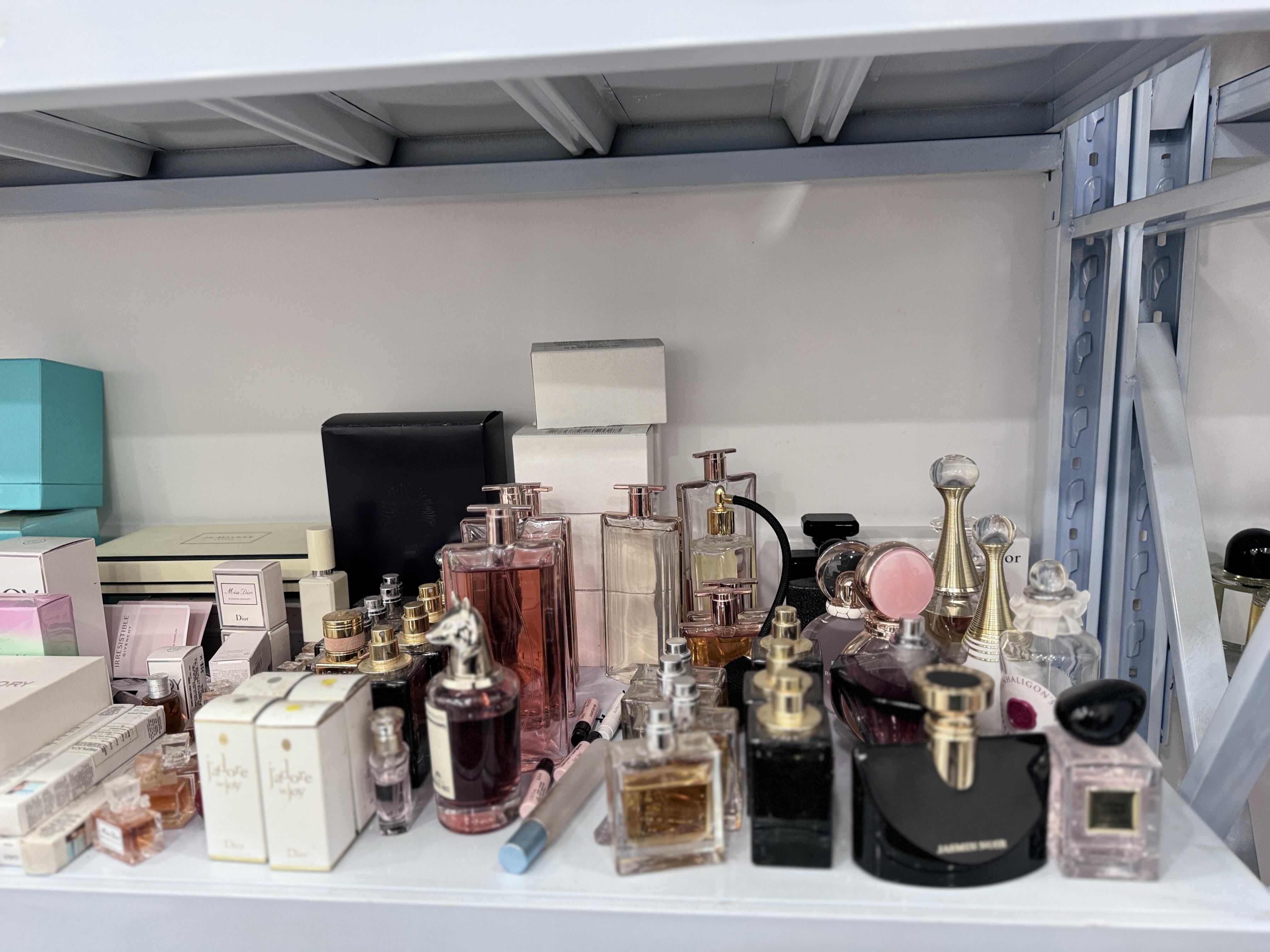 ব্রান্ডের ব্যাপক পোর্টফোলিও এবং পণ্য নির্বাচন