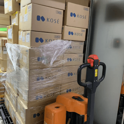 Southeast Asian customers purchase big-name skin care products in bulk