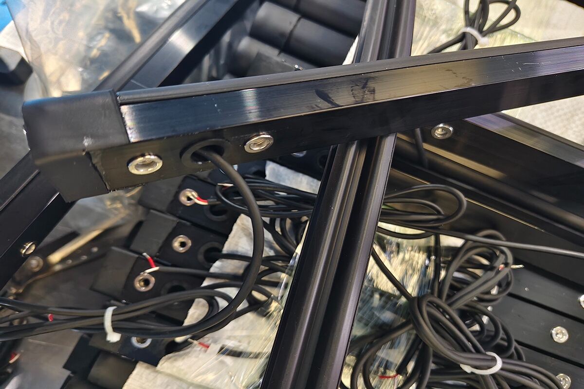 Components and working principle of safety touch/emergency stop switchf1