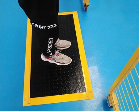 Industrial safety floor mat