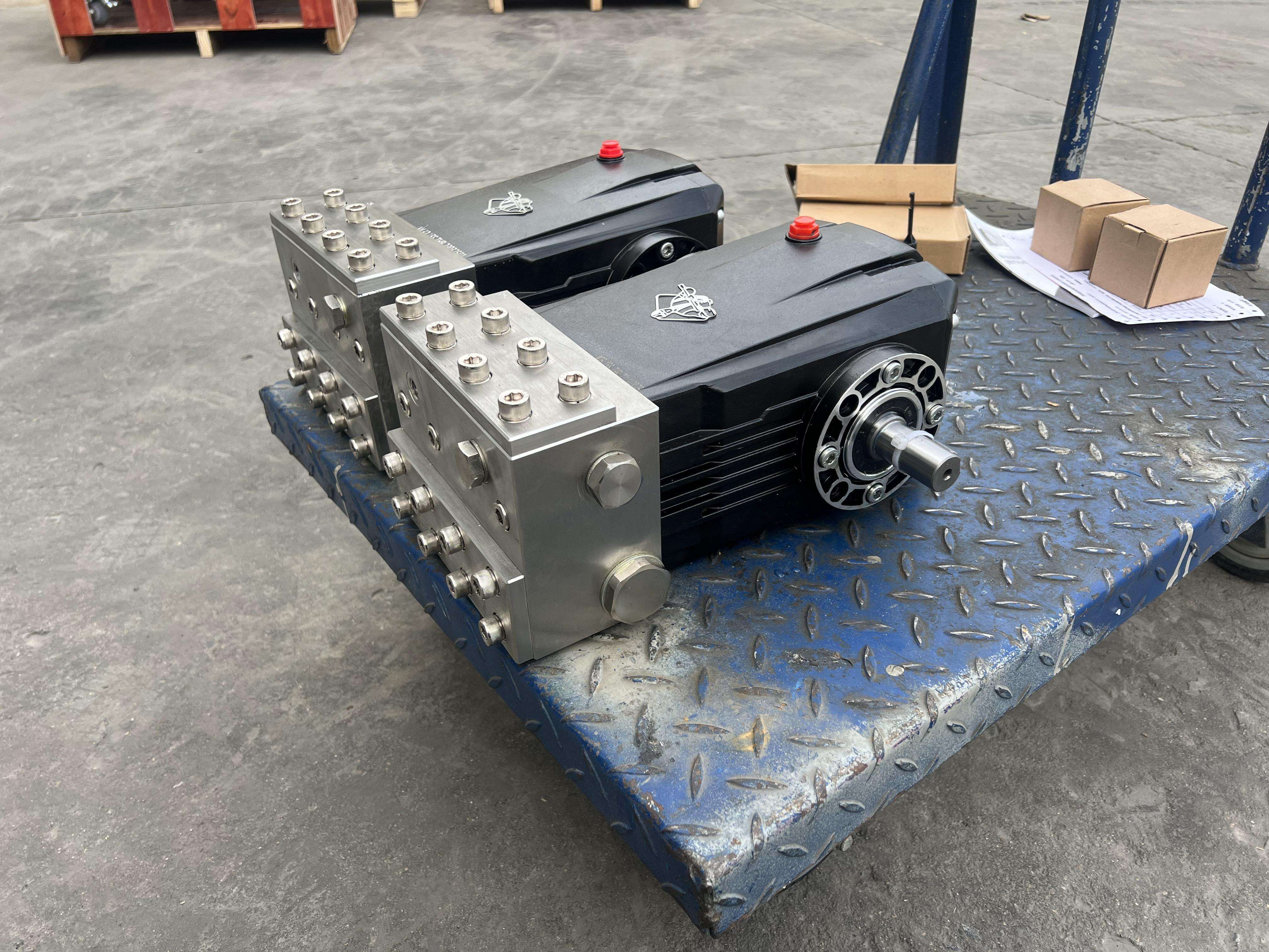 The benefits of using ceramic piston pumps in heavy-duty machinery