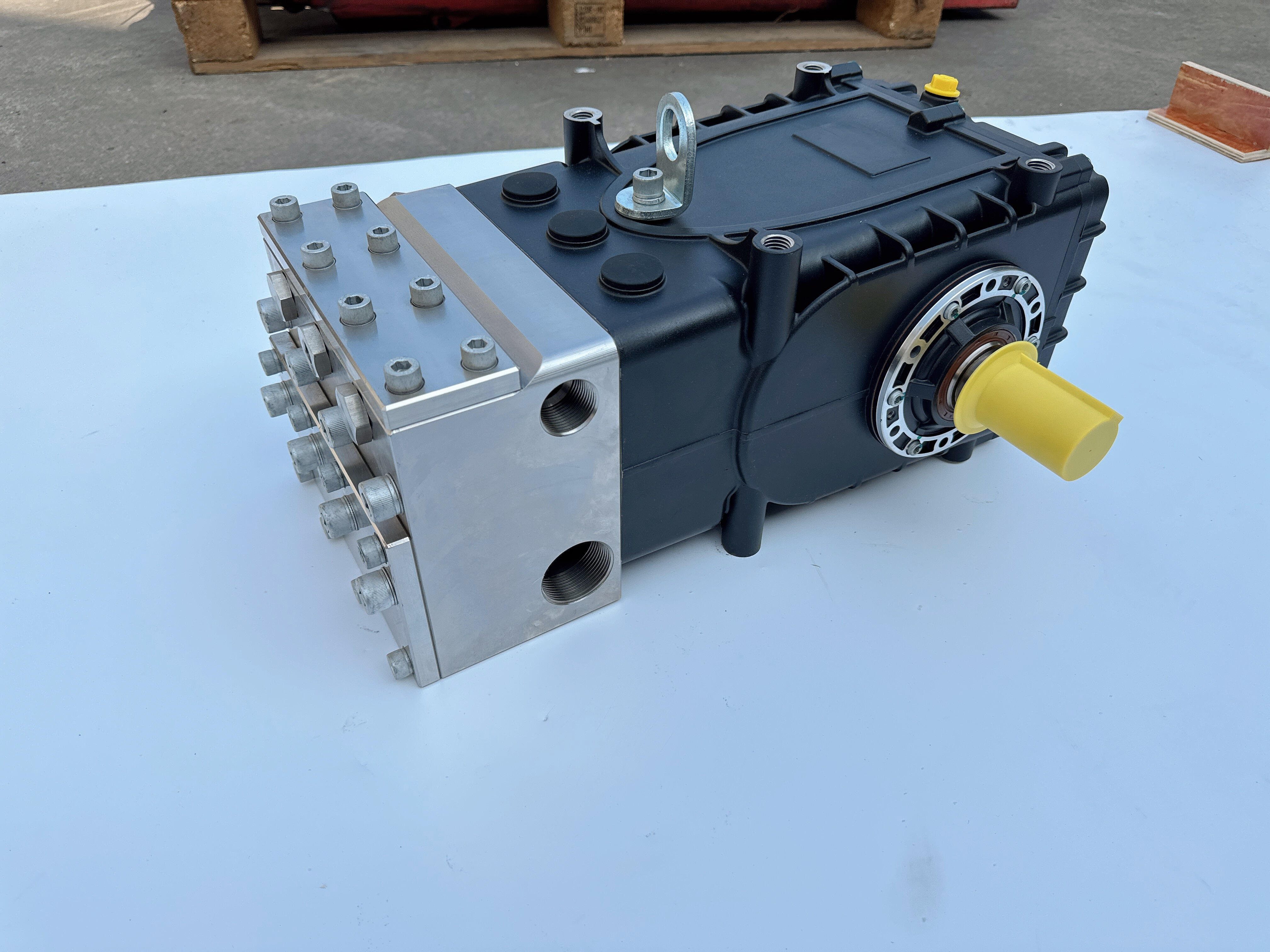 Tough: high pressure pump for long life.Professional grade spay gunHigh-pressure hose withstands high pressure.