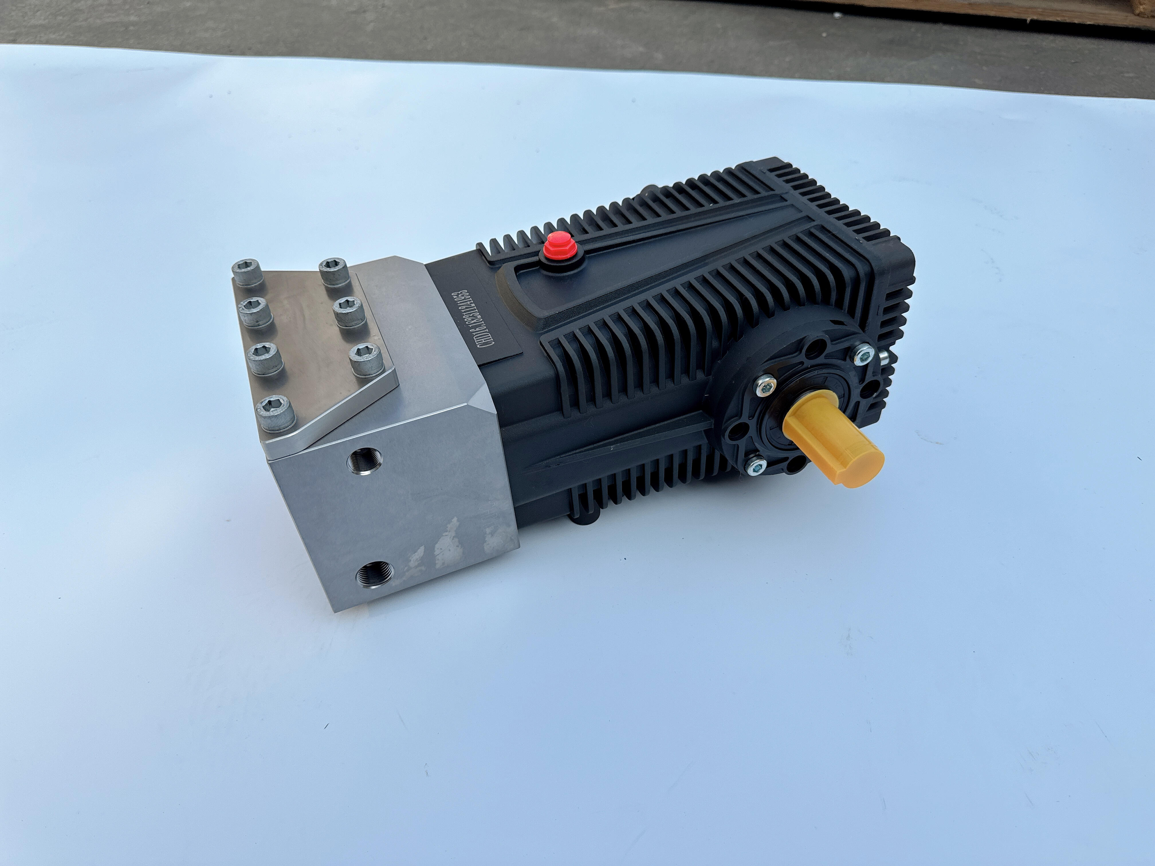 Vår högpresterande tryckpump utför det smutsiga arbetet åt dig