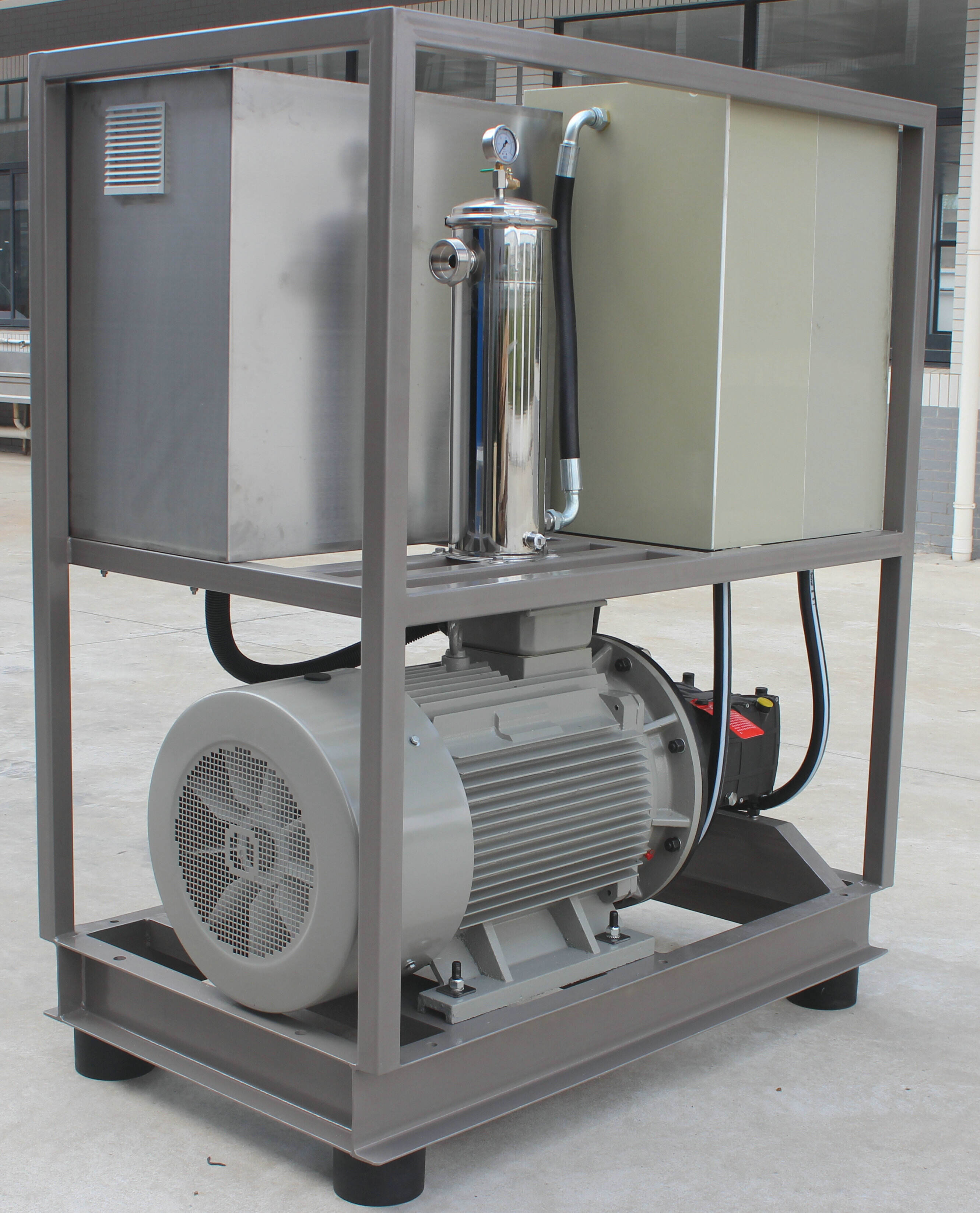 Flexible to both access fiendish areas and clean in an efficient manner.