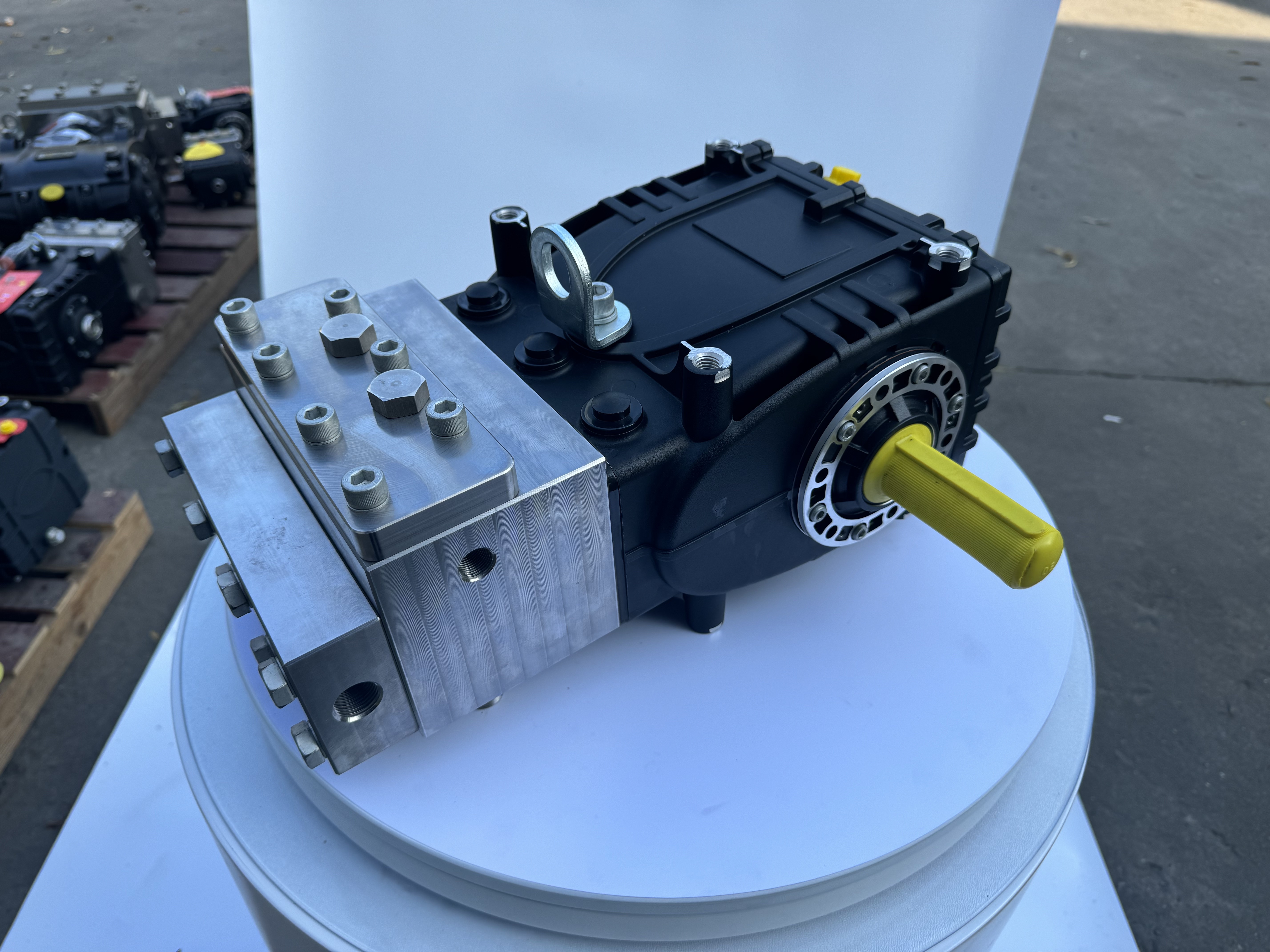 Multipurpose water plunger pump for commercial applications: