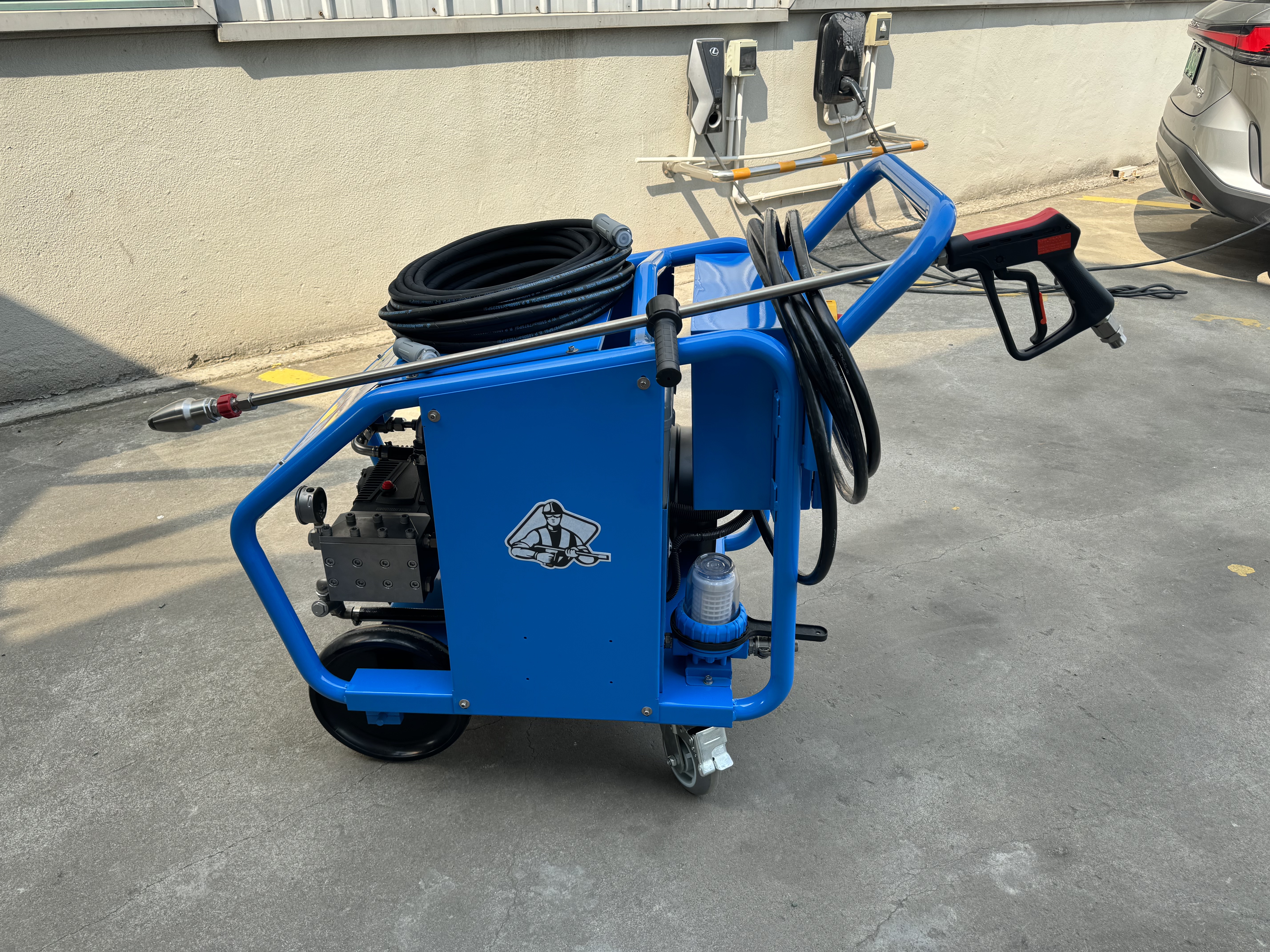 Why water pressure cleaning machines are essential for commercial use