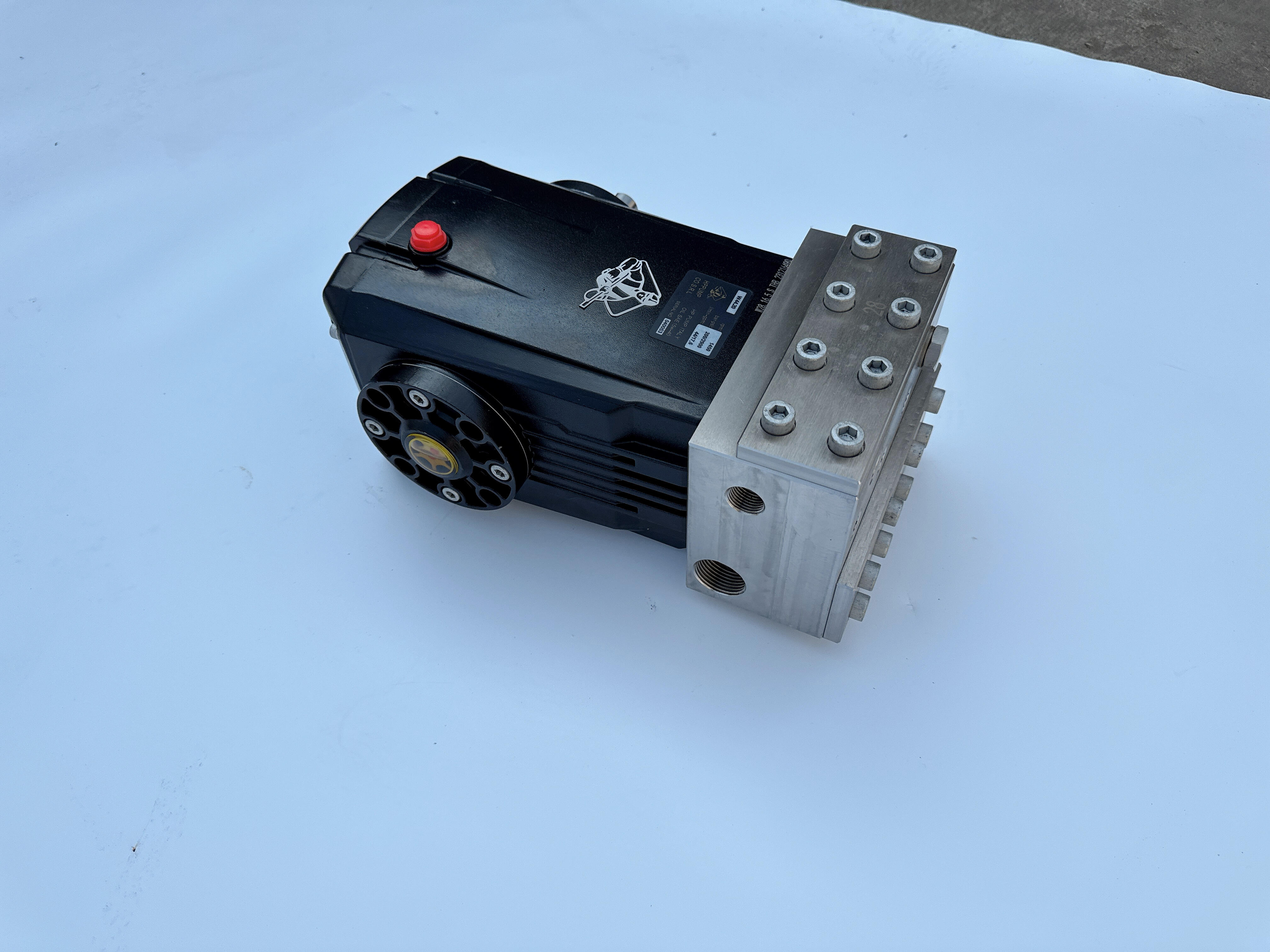 What are the benefits of using a high-pressure washing pump