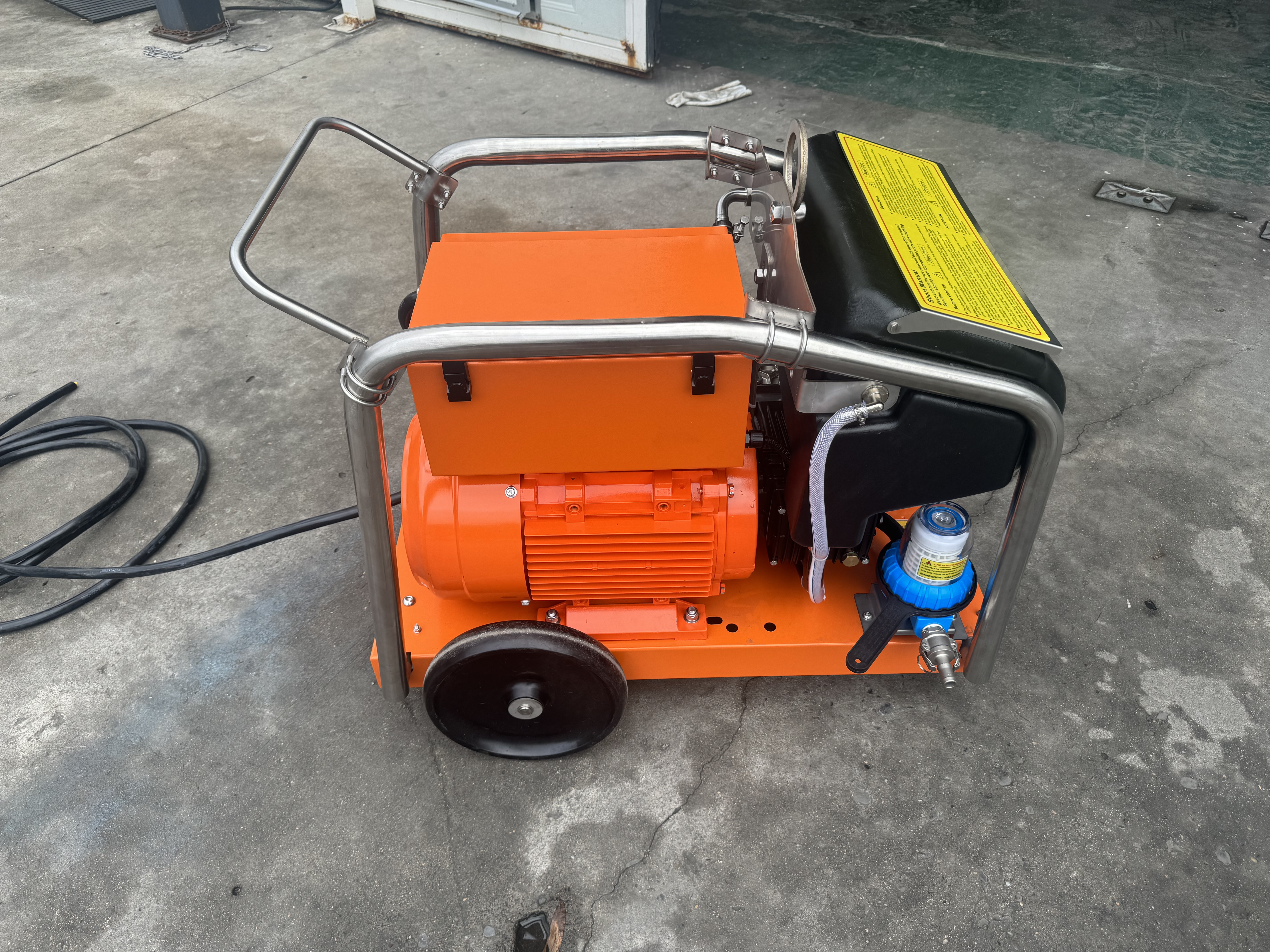 Versatile machine for a variety of cleaning tasks