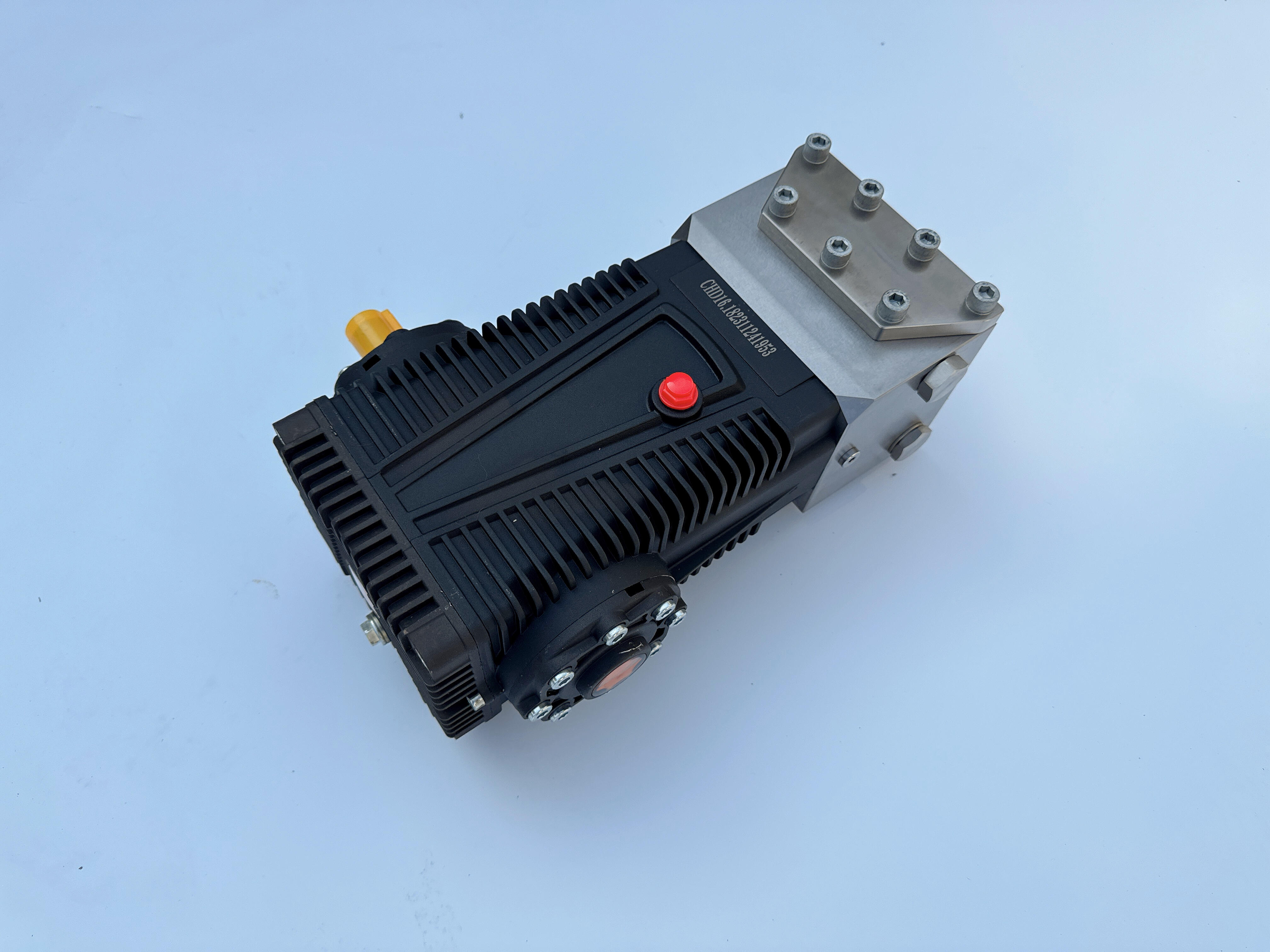 Utvärderligen kan du med användning av vattenpump enkelt rengöra och spara mycket tid.