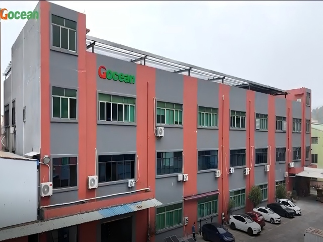 Une chaleureuse bienvenue aux clients du Ghana, en Afrique, qui visitent l'usine de fabrication de chargeurs pour véhicules électriques de Gocean à Dongguan.