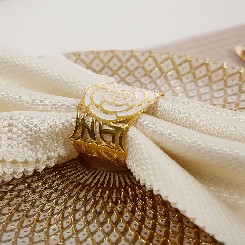 حلقه‌ی دستمال‌خوردن سفید اشرافی با طلا-نقره‌ای، تأمین‌کنندگان تجهیزات غذایی و لوازم روی میز هتل