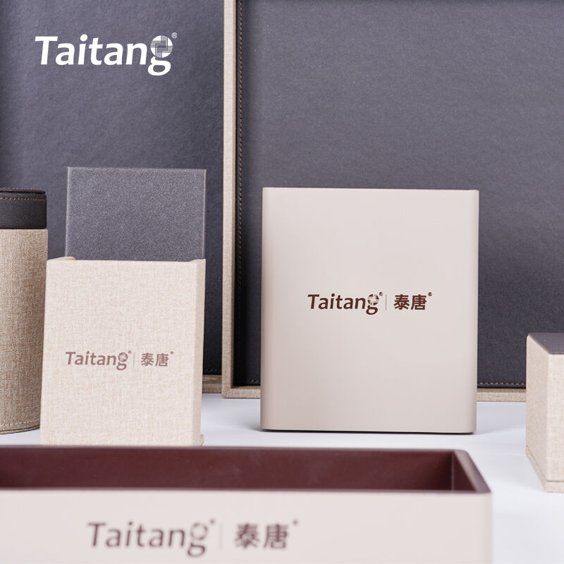 Дархан ба смол готельн өрөөний амьтны бүтээгдэхүүнүүдийн цуглуулга. Орчин үеийн бизнес готельн үндэсний өрөөний хүрээлэнгүүд