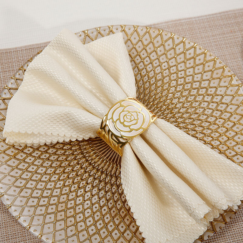 حلقه‌ی دستمال‌خوردن سفید اشرافی با طلا-نقره‌ای، تأمین‌کنندگان تجهیزات غذایی و لوازم روی میز هتل