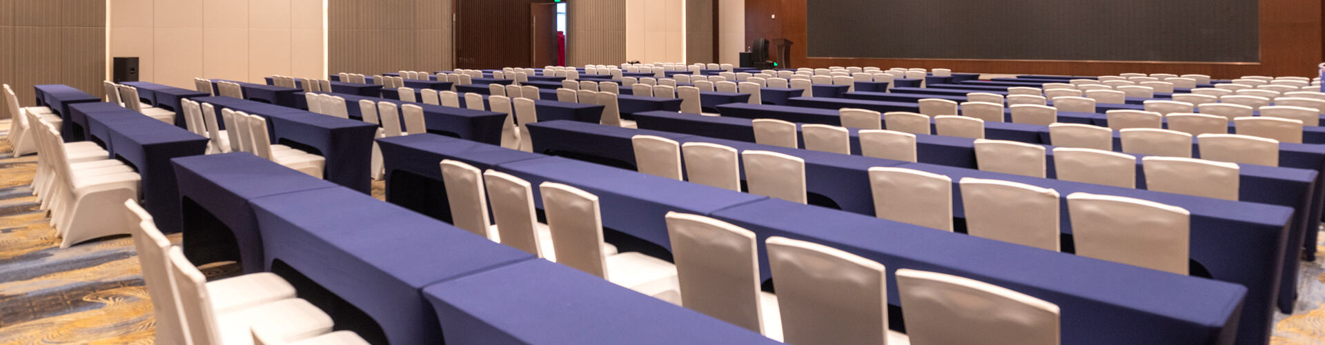 why hotels prefer white linens-0