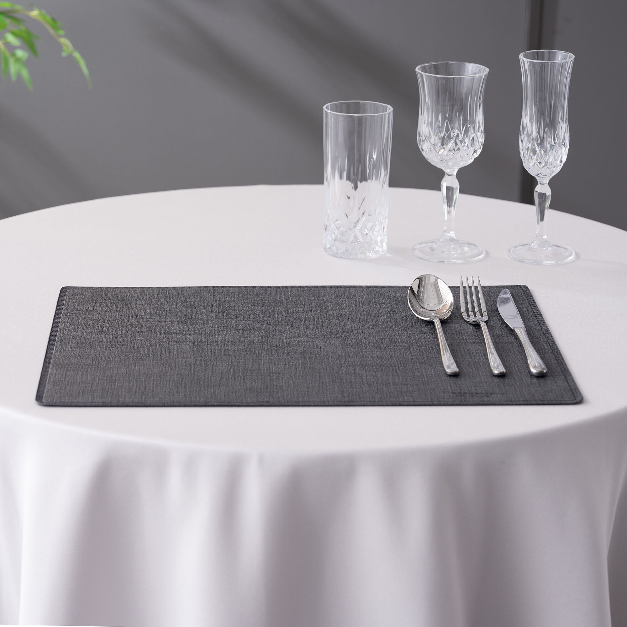 زیرلیوان هتلی به ابعاد ۴۵ سانتی‌متر، مقاوم در برابر حرارت و لکه‌ها، لوازم تجاری خدمات غذایی، زیرلیوان غیرلغزنده برای میزهای مهمان‌نوازی، فروش عمده