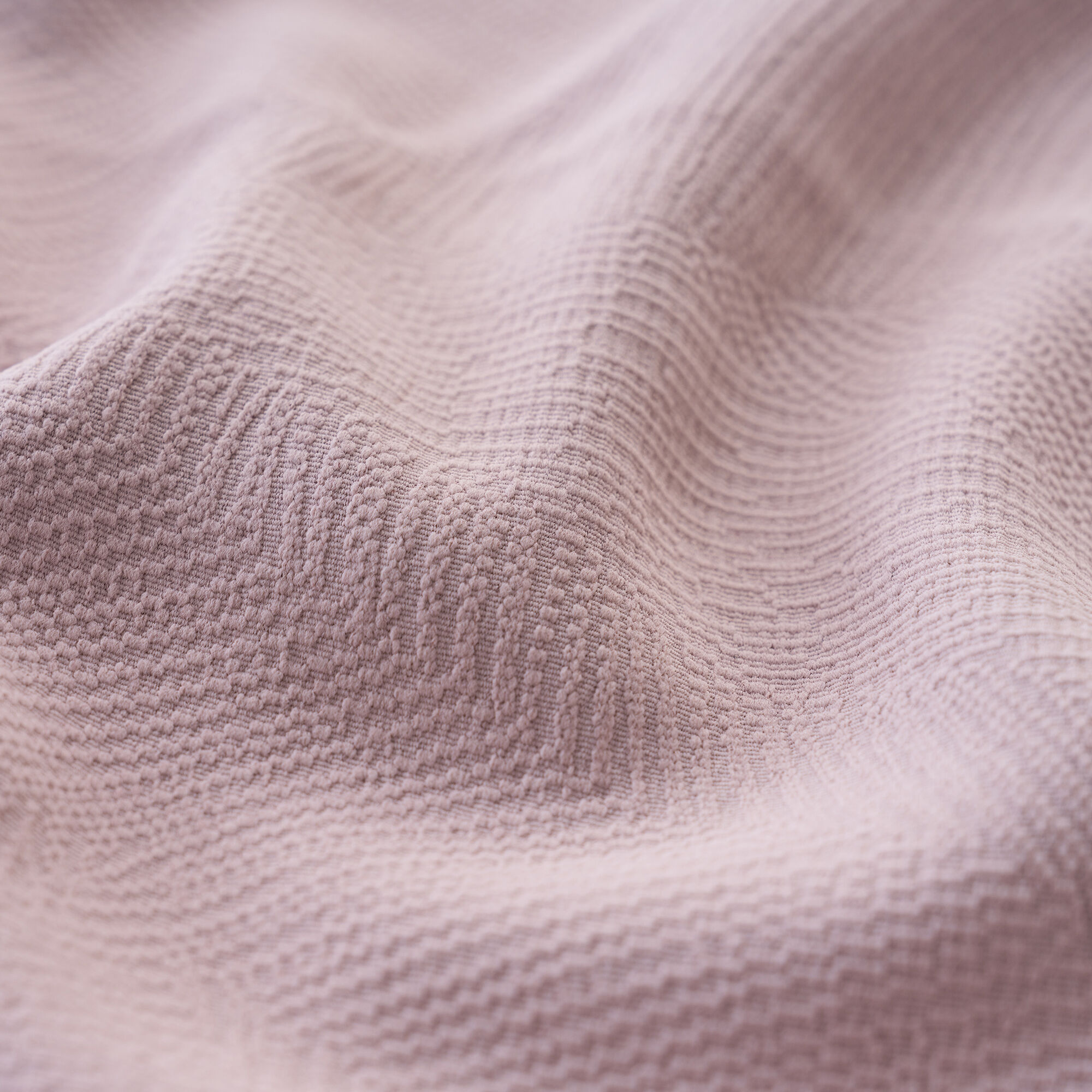 دستمال‌های هتلی از ترکیب پنبه و کتان به رنگ رز، به ابعاد ۵۰×۵۰ سانتی‌متر، لوازم برتر هتل و خدمات غذایی، پارچه‌های لوکس میزهای مراسم ازدواج و شام‌های تشریفاتی، پارچه‌های مهمان‌نوازی