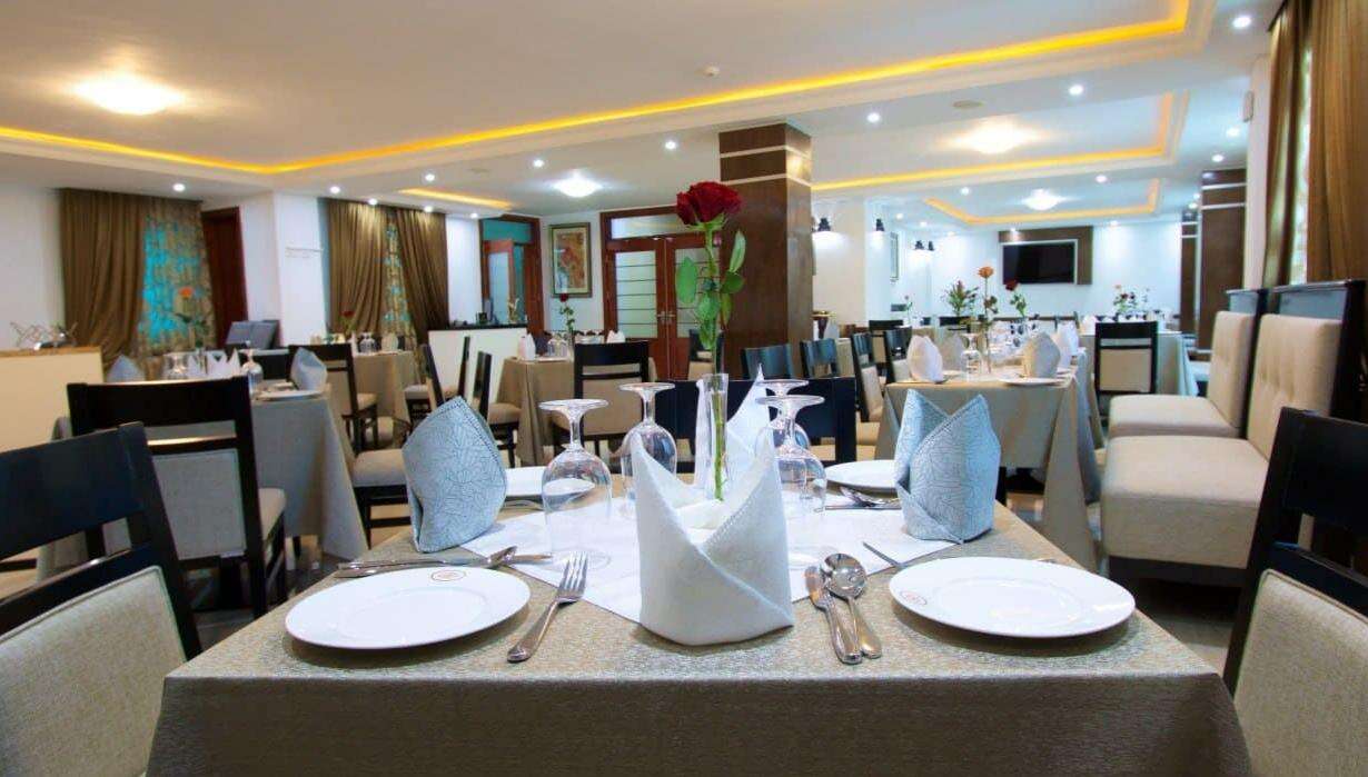 Inside the Dining Experience How Taitang Coordinates Ceramic Tableware and Hotel room supplies for 3-Star Operational Efficiency.jpg