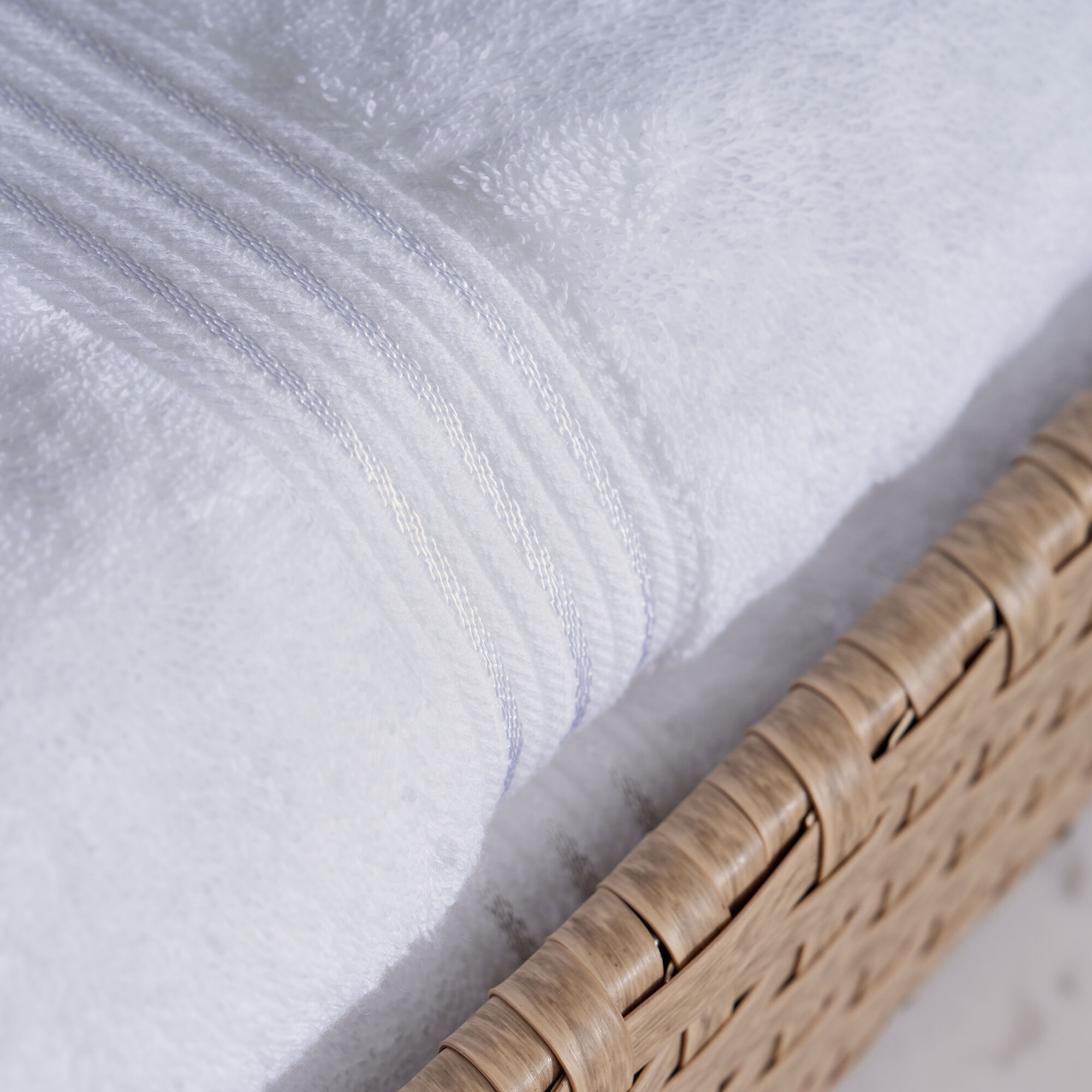 Luxury Hotel Bath Towels 100% Cotton 16S Thick Hotel Towels with Bright Silk Bubble Satin Border