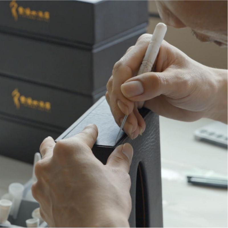 Artisan precision A close-up of our meticulous hand-finishing process, where every edge is inspected and refined to meet 5-star hospitality standards. - 副本.png