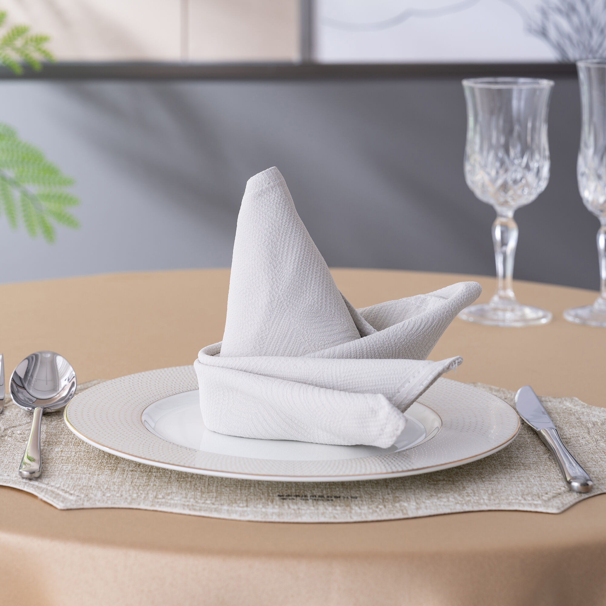 دستمال‌های هتلی از ترکیب پنبه و کتان، به ابعاد ۵۰×۵۰ سانتی‌متر، لوازم حرفه‌ای هتل و خدمات غذایی، پارچه‌های مقاوم میزهای مهمان‌نوازی، فروش عمده