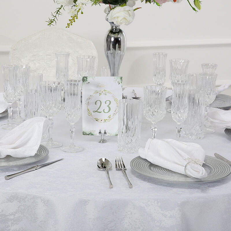 پارچه‌پوش میز شام‌خوری سفید چامپرِی و ست پوشش صندلی با انتهاهای تُفتی — لوازم تأمین تجاری برای هتل و خدمات غذایی