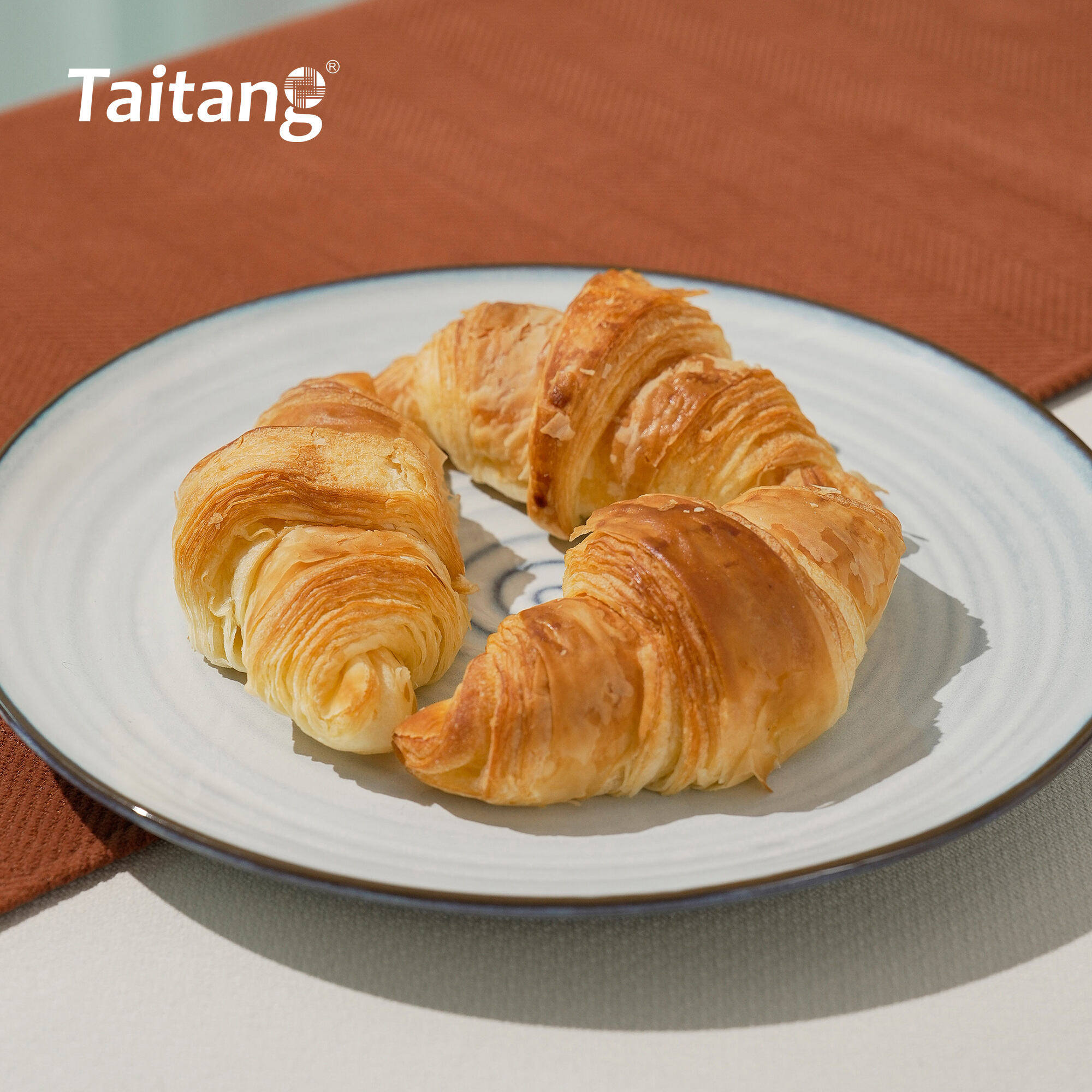 Greyish-White Spiral Glazed Ceramic Dinnerware Set Commercial Grade Tableware for Hotels & Restaurants