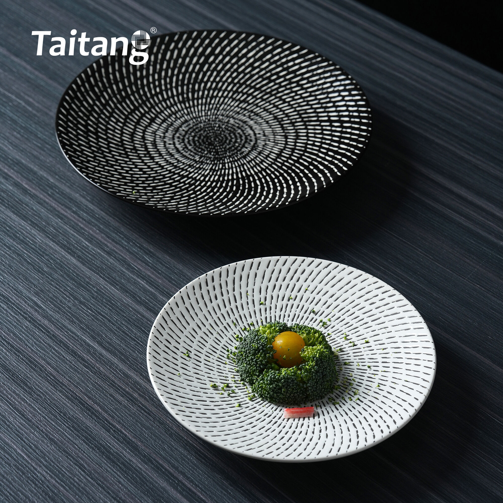 Black & White Ceramic Dinnerware Set Textured Porcelain Tableware Plates for Boutique Hotels Dining Restaurants