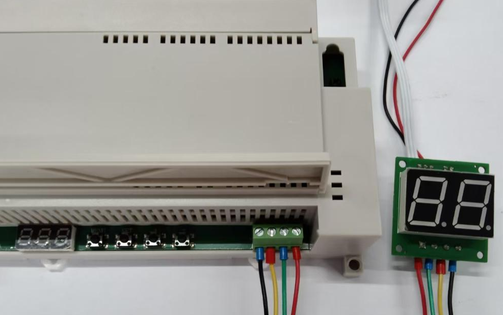 Jak dálkově ovládat protiproudový systém?