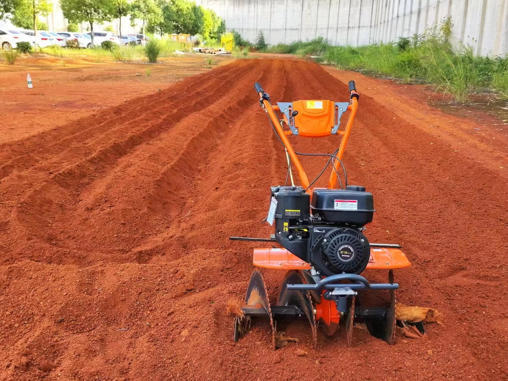 Vilka är de viktigaste fördelarna med att använda en power tiller jämfört med handarbete?