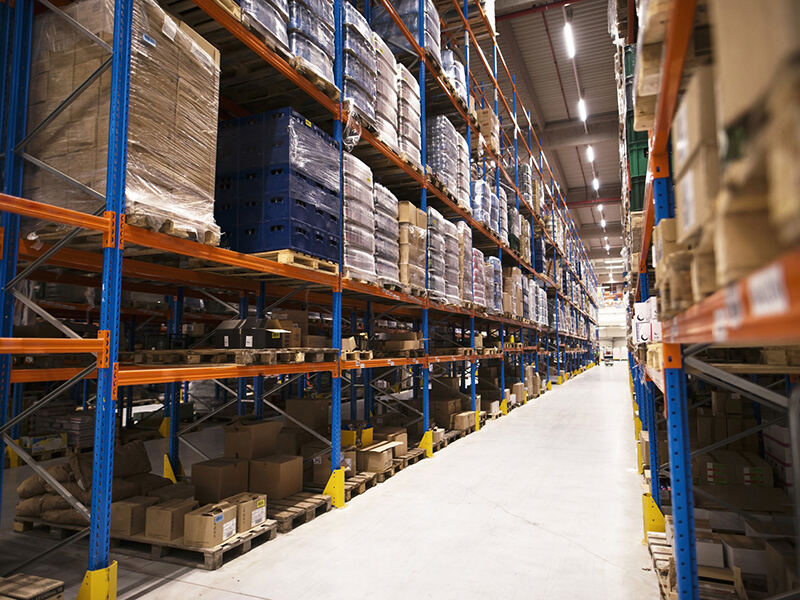 Evasione d'emergenza durante la stagione di punta delle vendite transfrontaliere: garanzia della capacità completa di trasporto su camion per Black Friday e Cyber Monday