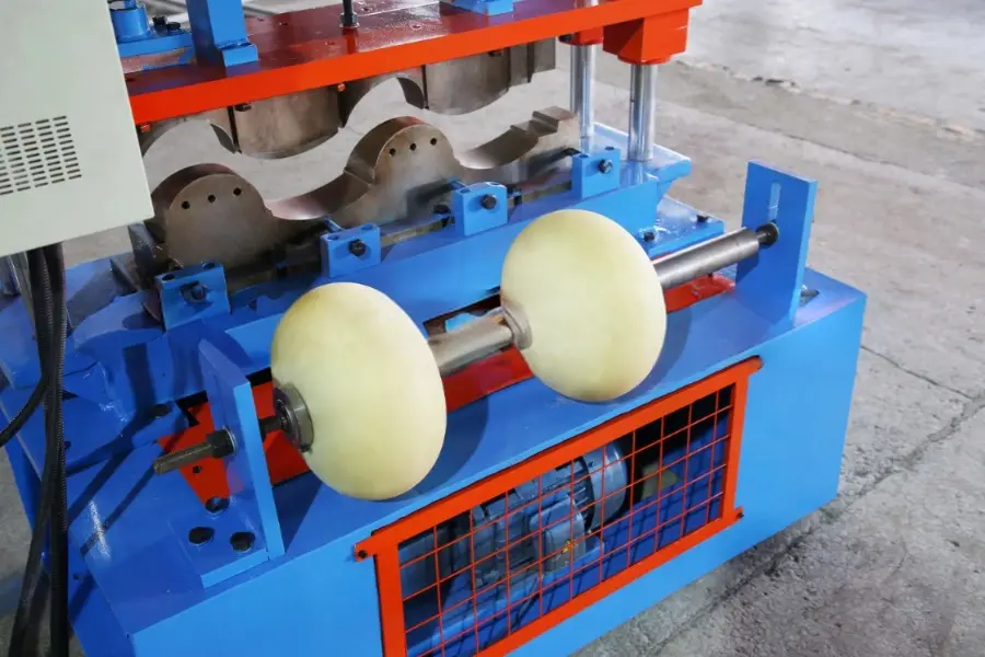 تسخير قوة هائلة لتشكيل المعادن على نطاق واسع باستخدام الطي الهيدروليكي الطويل