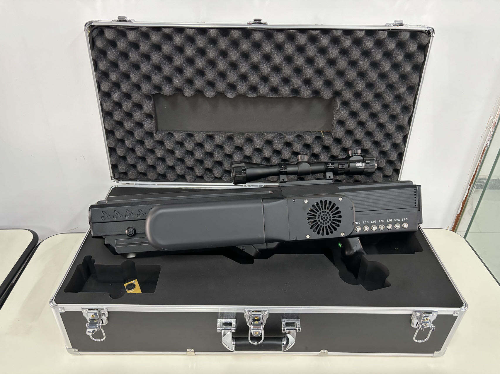 What Makes a Directional Antenna Ideal for Signal Targeting?