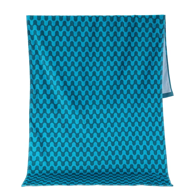 What Features Make a Beach Bag with Towel Truly Practical?