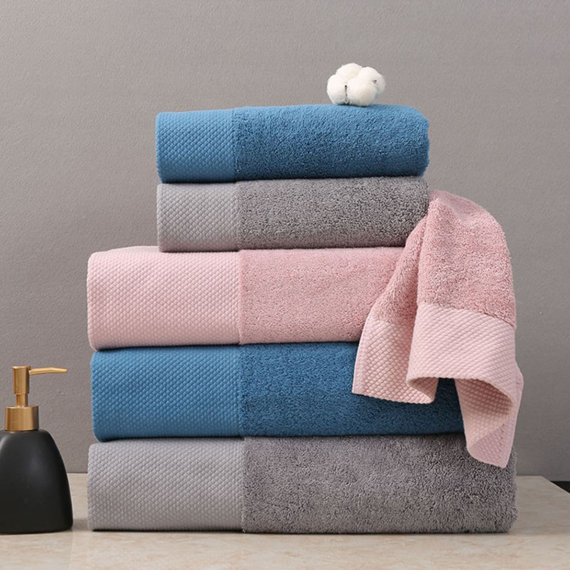 Pourquoi un ensemble de serviettes est-il un article essentiel pour chaque salle de bain moderne ?