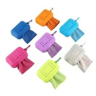 Quelles caractéristiques rendent une serviette fraîche idéale pour les voyages et la randonnée ?