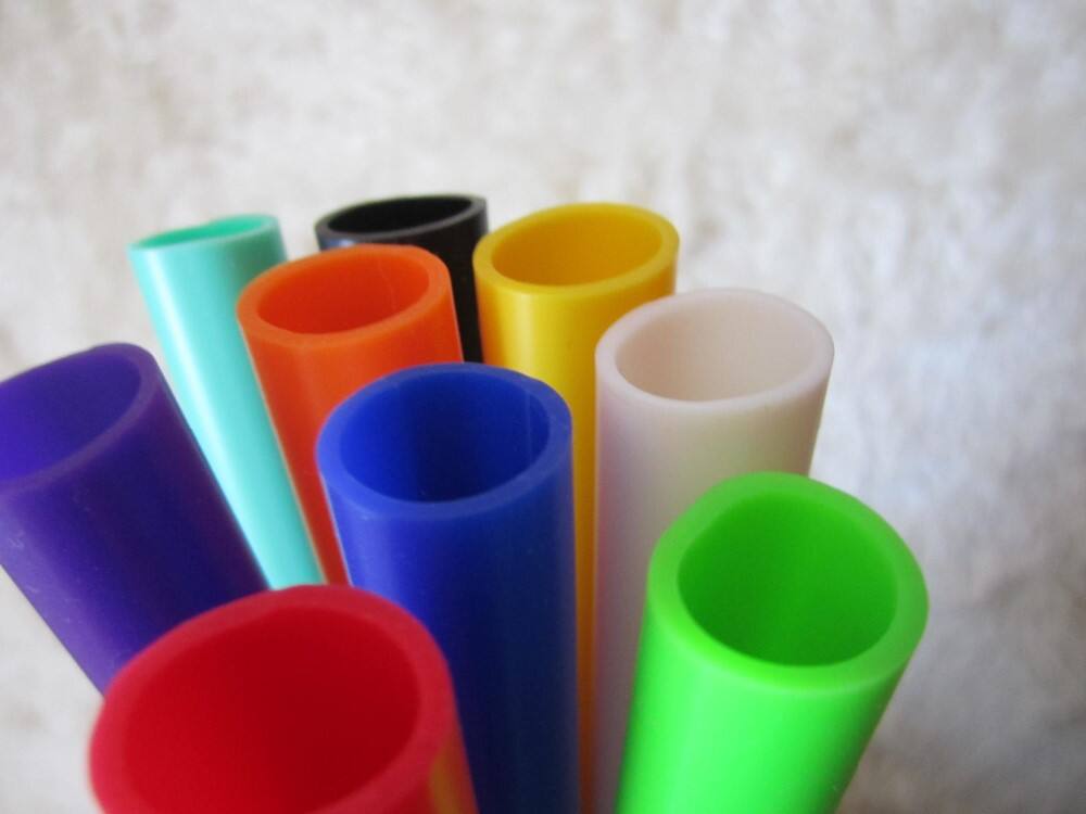 Silikon- vs. Kunststoff-Eiswürfelschalen: Was ist besser für Ihren Gefrierschrank?