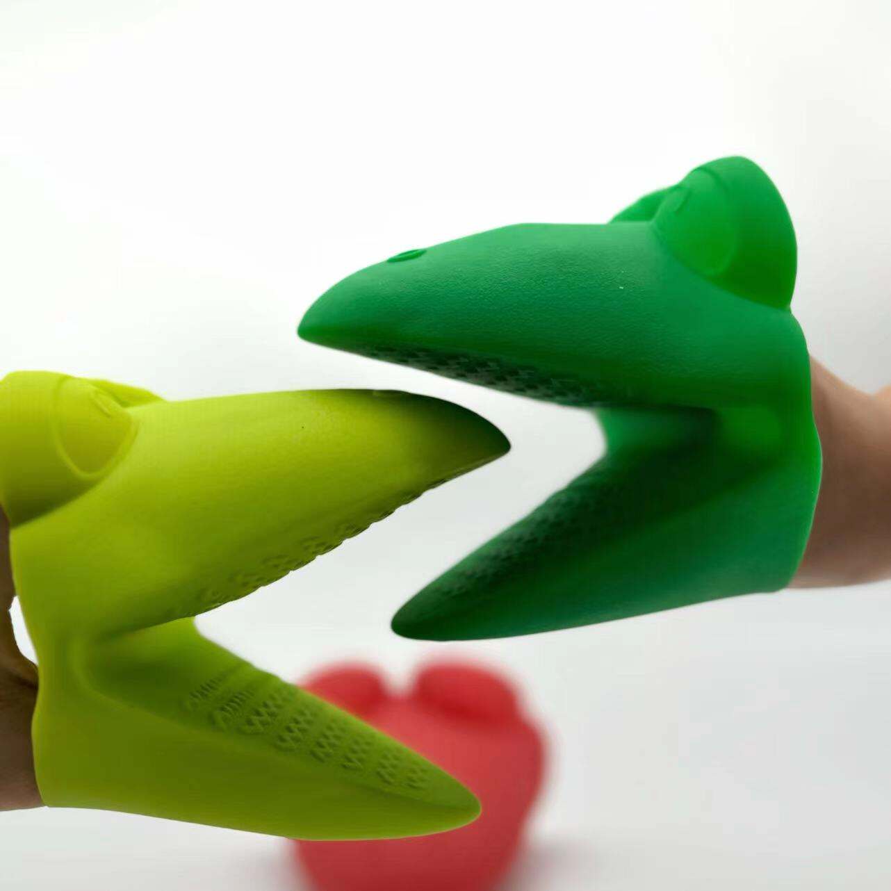 How does platinum-cured silicone tube provide superior purity for food and pharmaceutical use?