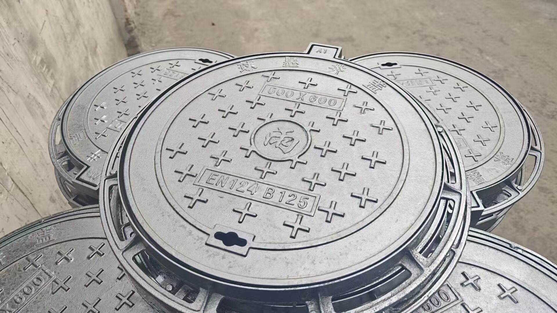 Cast Iron Manhole Cover(2).jpg