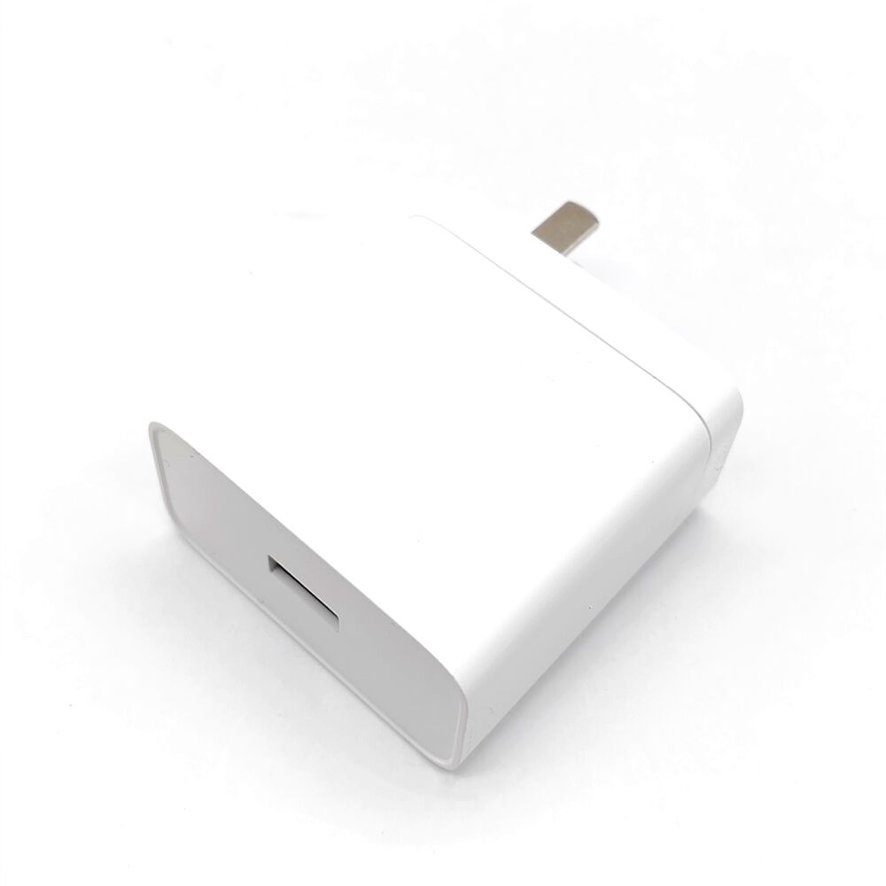 Le chargeur USB est caché