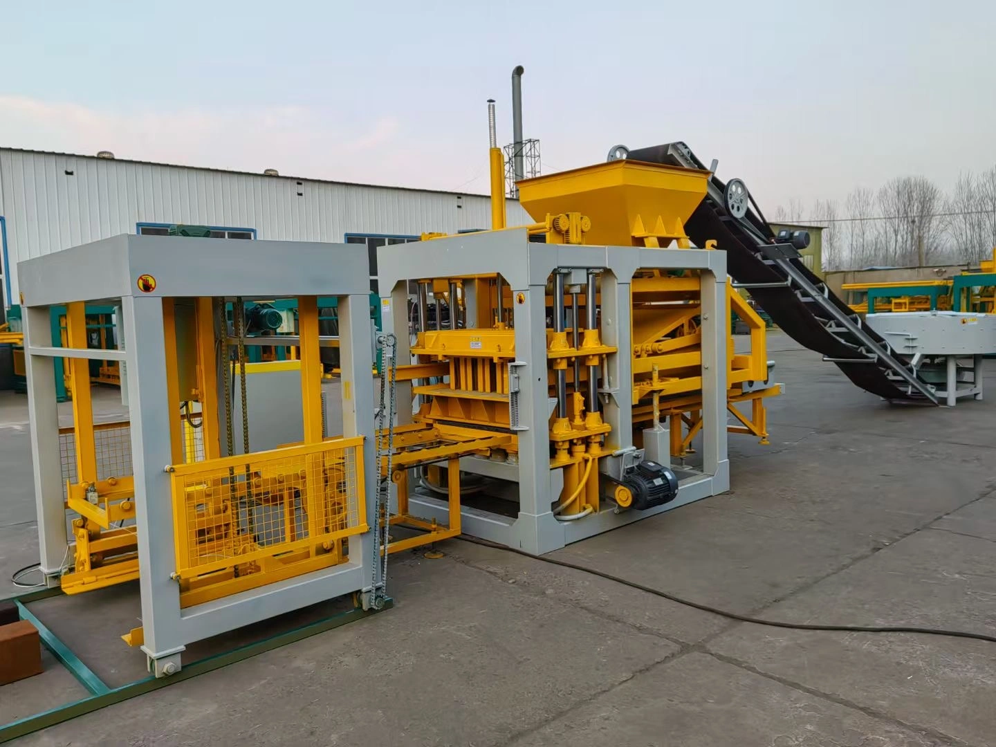 QT4-15B Hydraulic Fully Automatic Cement Hollow Brick Making Machine