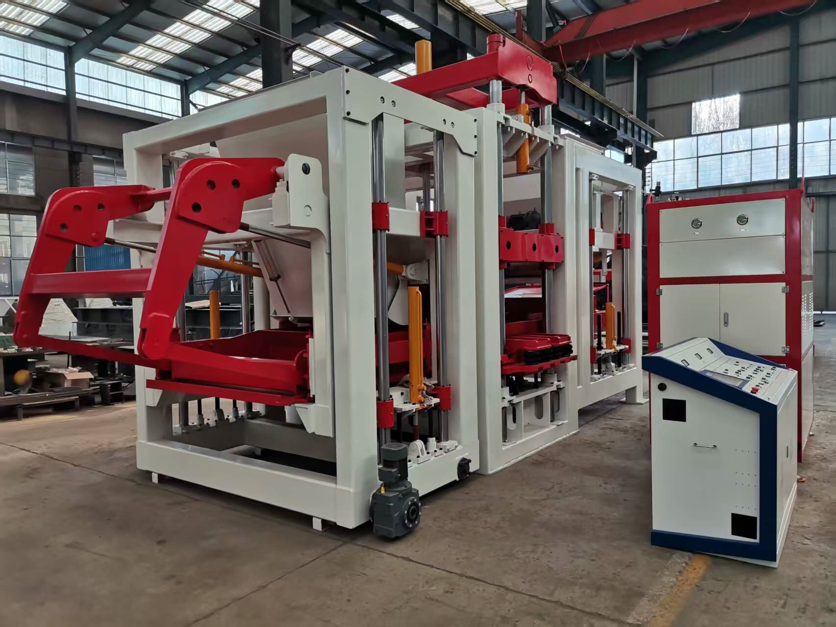 QT18-15 Large Fully Automatic Concrete Hollow Brick Machine