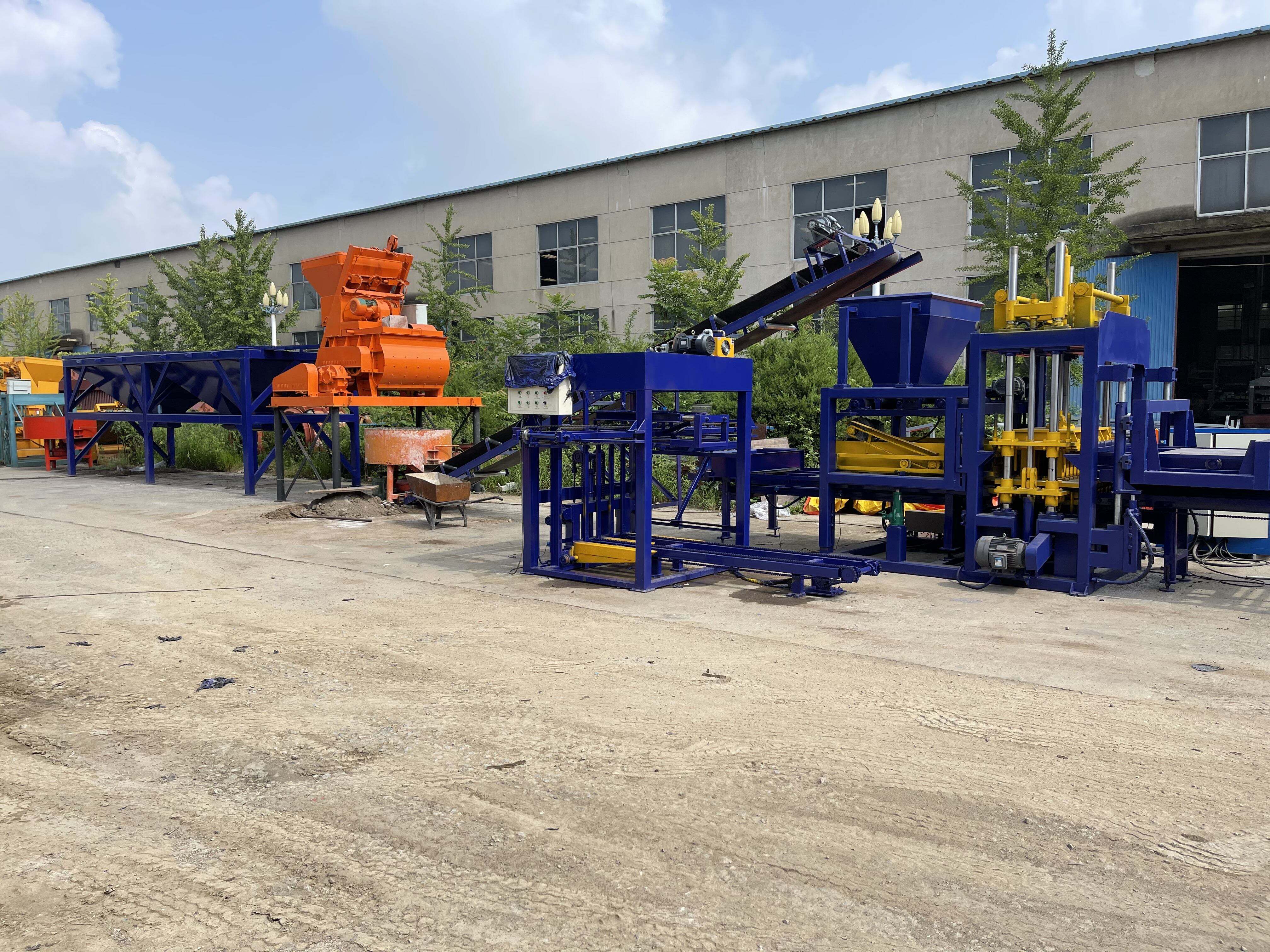 QT5-15 Concrete Brick Making Machine