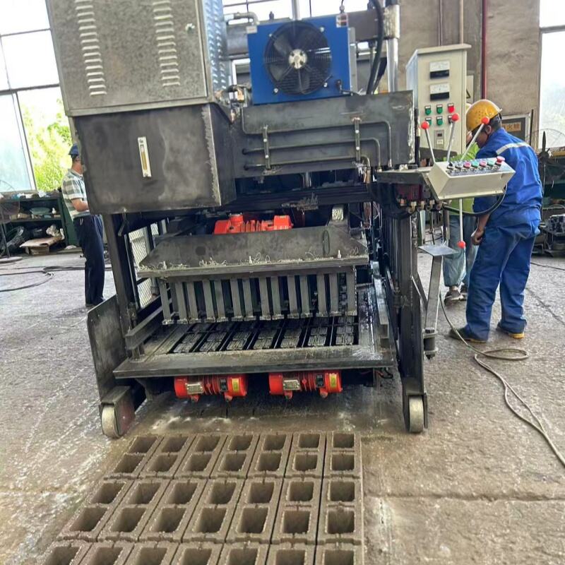 Large Mobile Brick Making Machine