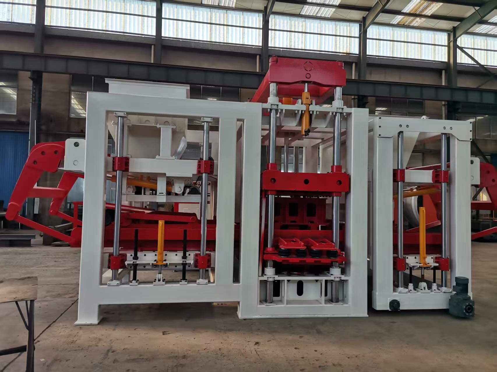 QT18-15 Large Fully Automatic Concrete Hollow Brick Machine